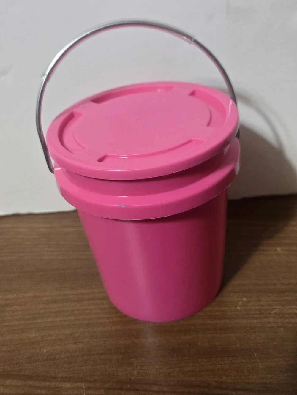 MINI BUCKET Hot Pink Plastic Party Favor Pail with Handle